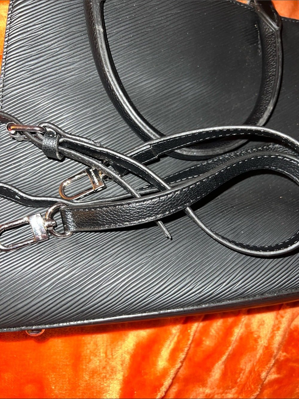 Black Epi Leather Shoulder Bag with White Monogram Pouch - Picture 6 of 6